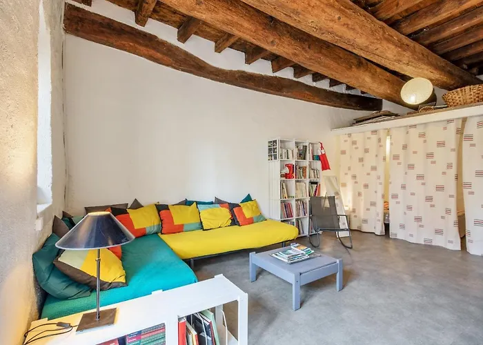 Studio avec balcon et wifi a Villeneuve les Avignon
