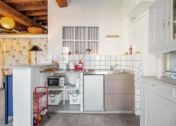 Studio avec balcon et wifi a Villeneuve les Avignon